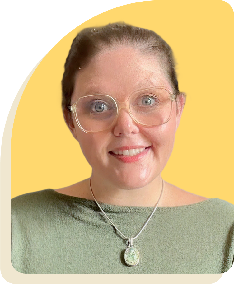 Headshot of Amanda Saxon